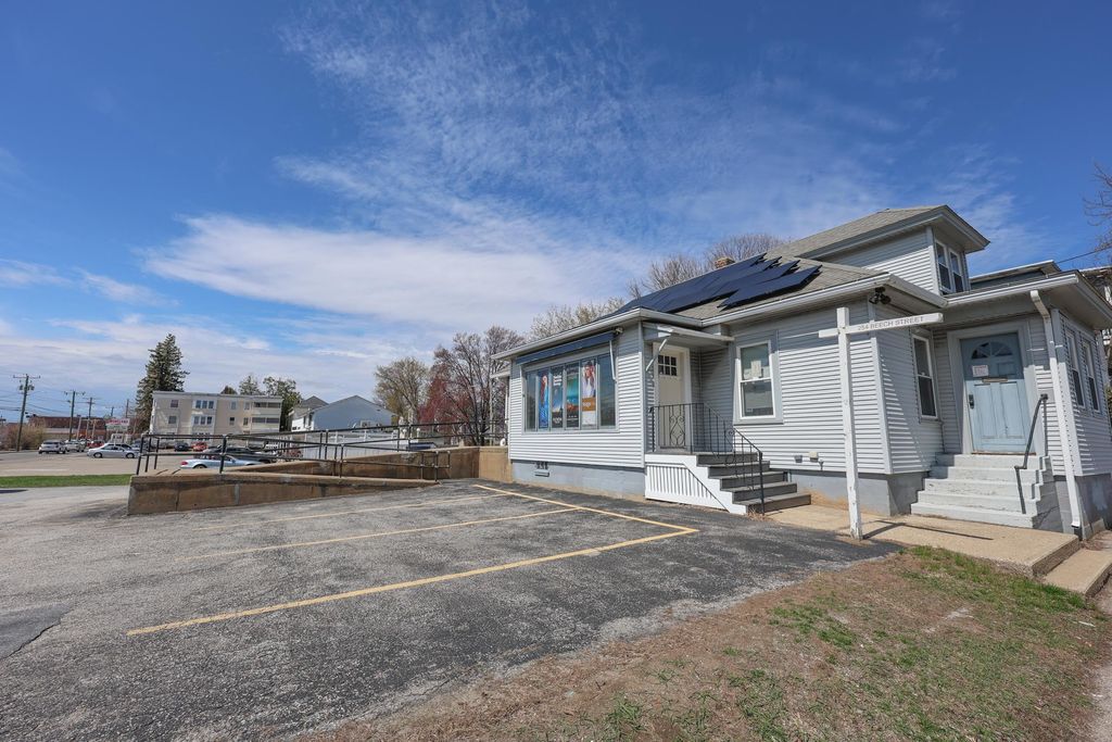 Photo of 254 Beech Street, Manchester, NH 03103 (MLS # 5084215)