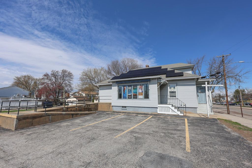 Photo of 254 Beech Street, Manchester, NH 03103 (MLS # 5084215)