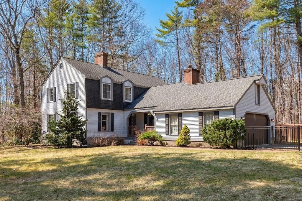 Photo of 22 Colonial Way, Exeter, NH 03833 (MLS # 5083387)