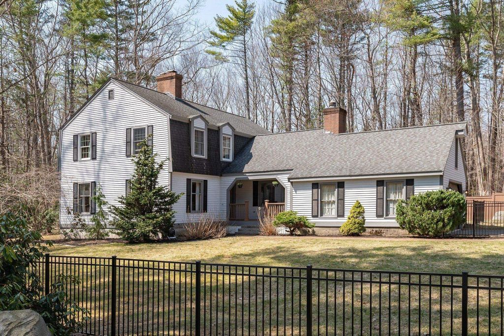 Photo of 22 Colonial Way, Exeter, NH 03833 (MLS # 5083387)