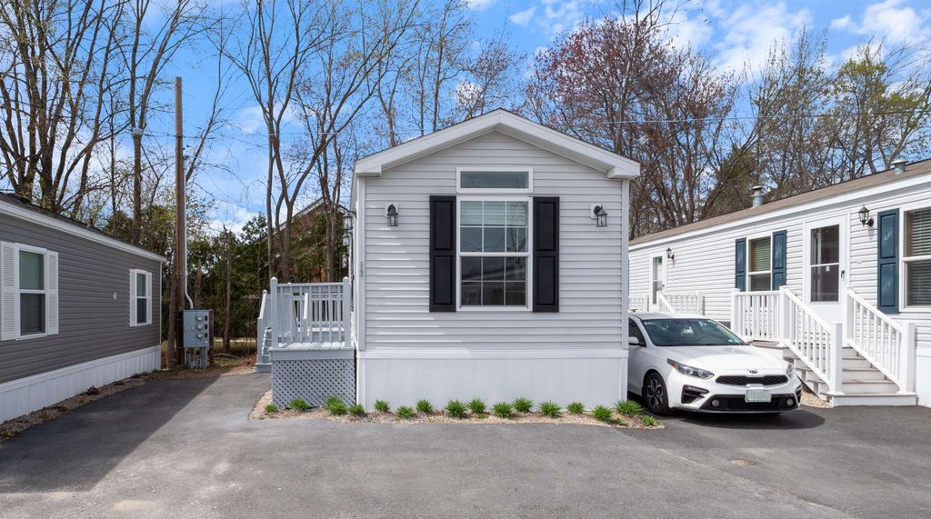 Photo of 13 Brookwood Drive, Salem, NH 03079 (MLS # 5086579)