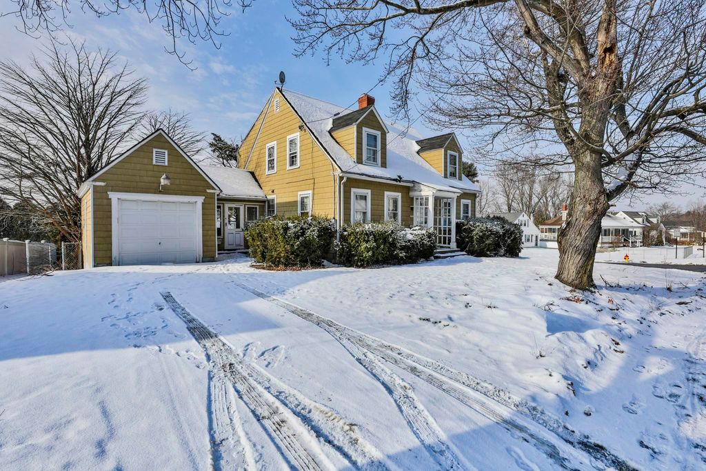 Photo of 112 Mammoth Road, Manchester, NH 03109 (MLS # 5073231)