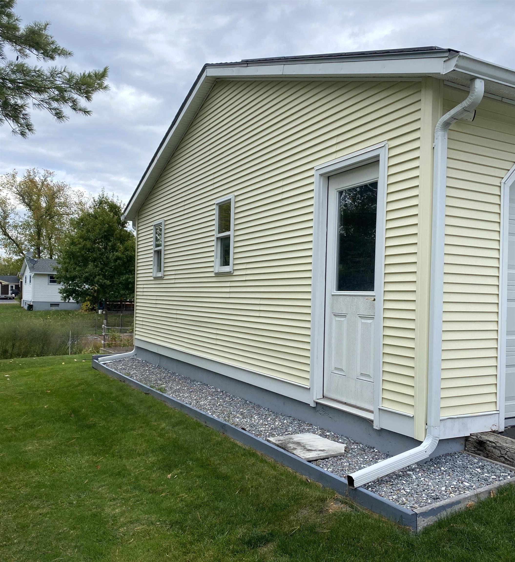 Middlebury, Vermont 05753, United States, 2 Bedrooms Bedrooms, ,1 BathroomBathrooms,Residential,Active,223700