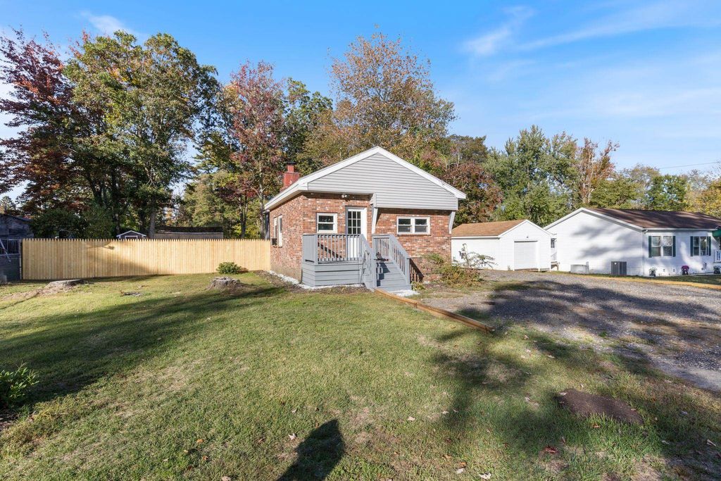 Photo of 3 Margaret Avenue, Raymond, NH 03077 (MLS # 5064334)