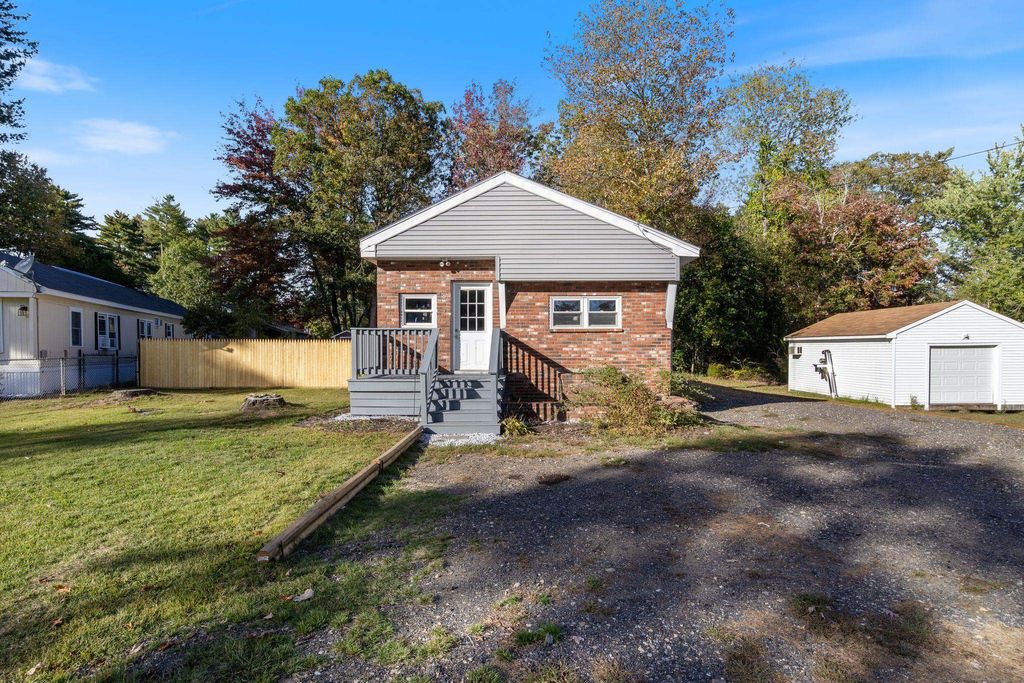 Photo of 3 Margaret Avenue, Raymond, NH 03077 (MLS # 5064334)