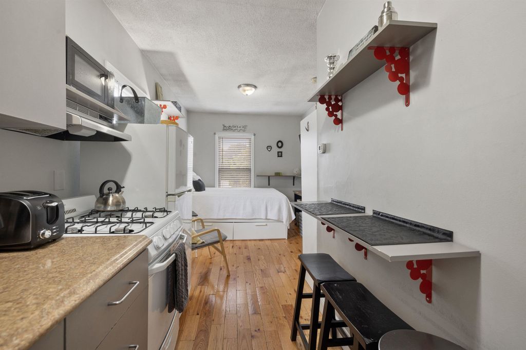 Photo of 792 Grove Street #5, Manchester, NH 03103 (MLS # 5067707)