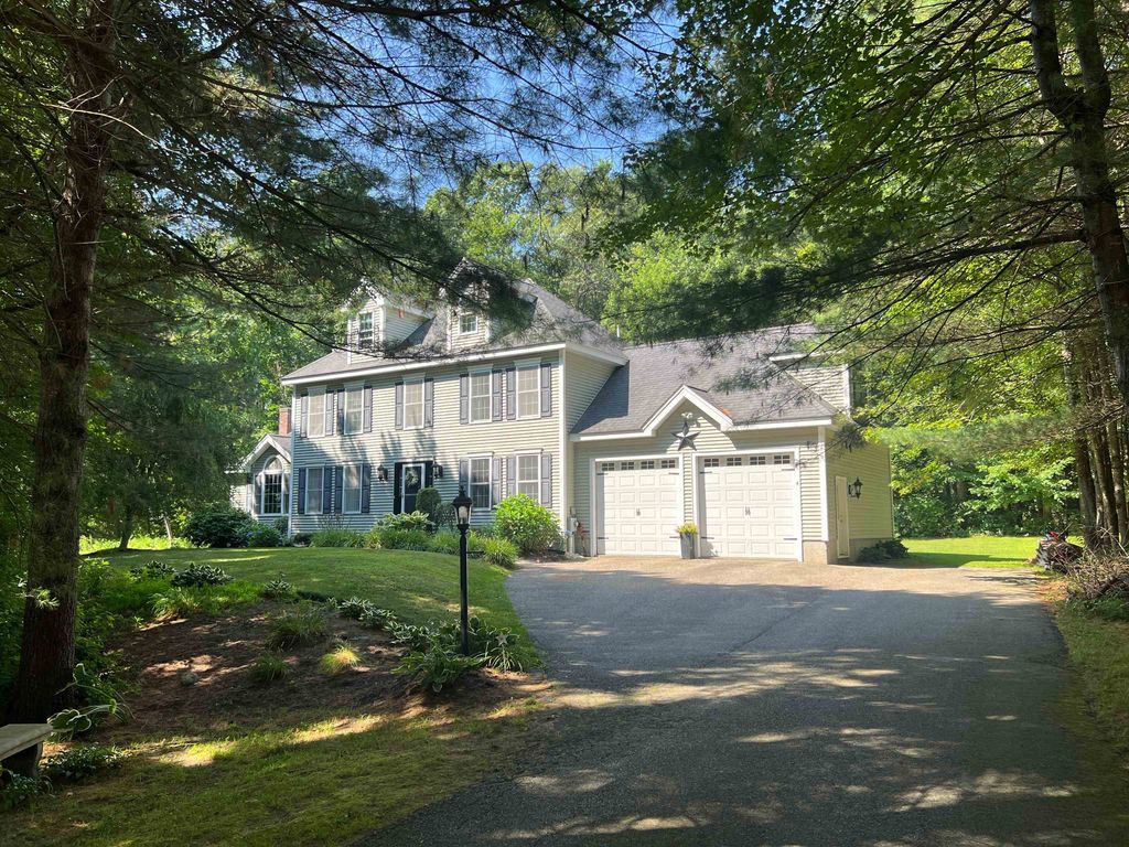 Photo of 4 Felicia Drive, Newton, NH 03858 (MLS # 5089546)