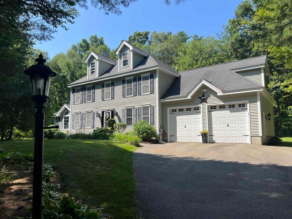 Photo of 4 Felicia Drive, Newton, NH 03858 (MLS # 5089546)