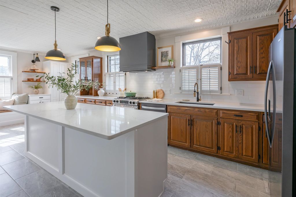 Photo of 18 Manchester Street, Nashua, NH 03064 (MLS # 5084189)