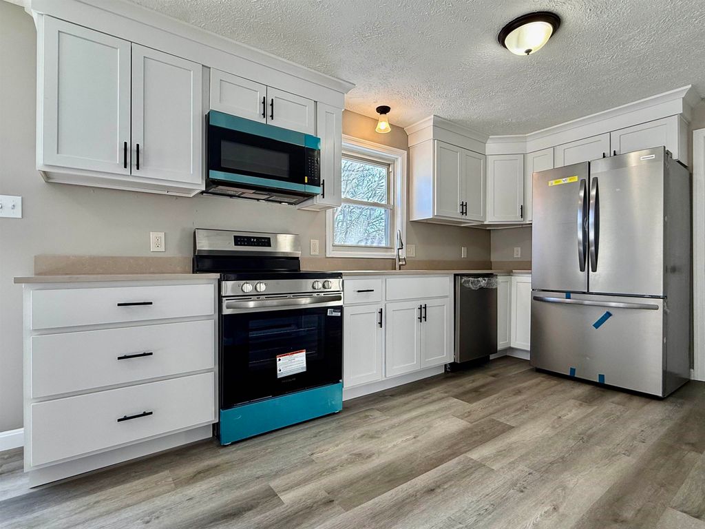 Photo of 186 Grand Avenue, Manchester, NH 03109 (MLS # 5075649)