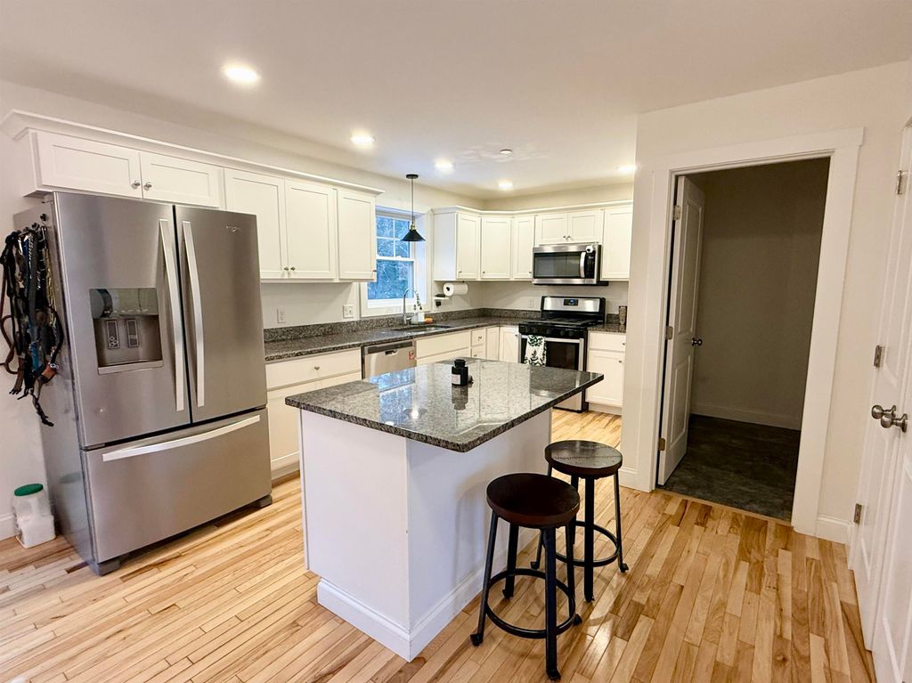 Photo of 28 Waterford Drive, Raymond, NH 03077 (MLS # 5072406)