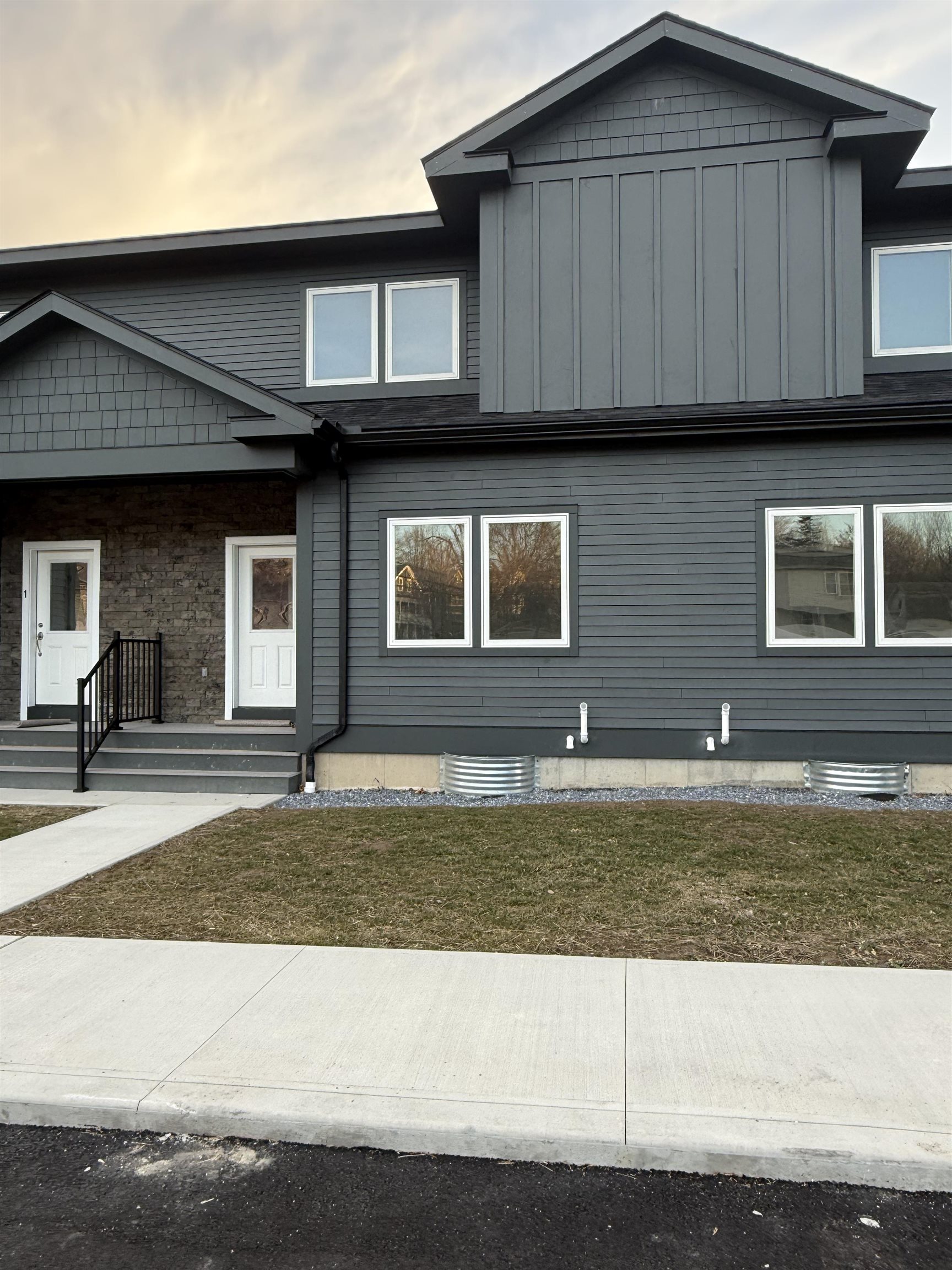 Vergennes, Vermont 05491, United States, 3 Bedrooms Bedrooms, ,2 BathroomsBathrooms,Residential,Active,93661