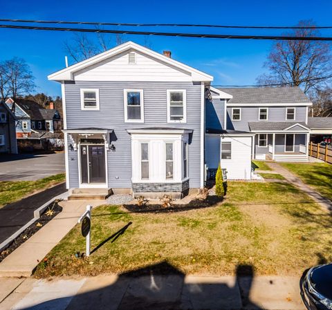 Photo of 38 Courtland Street, Nashua, NH 03064 (MLS # 5069716)