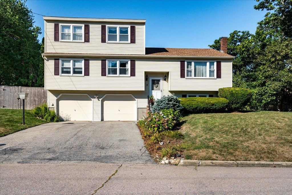Photo of 15 Lindstrom Lane, Manchester, NH 03104 (MLS # 5087660)