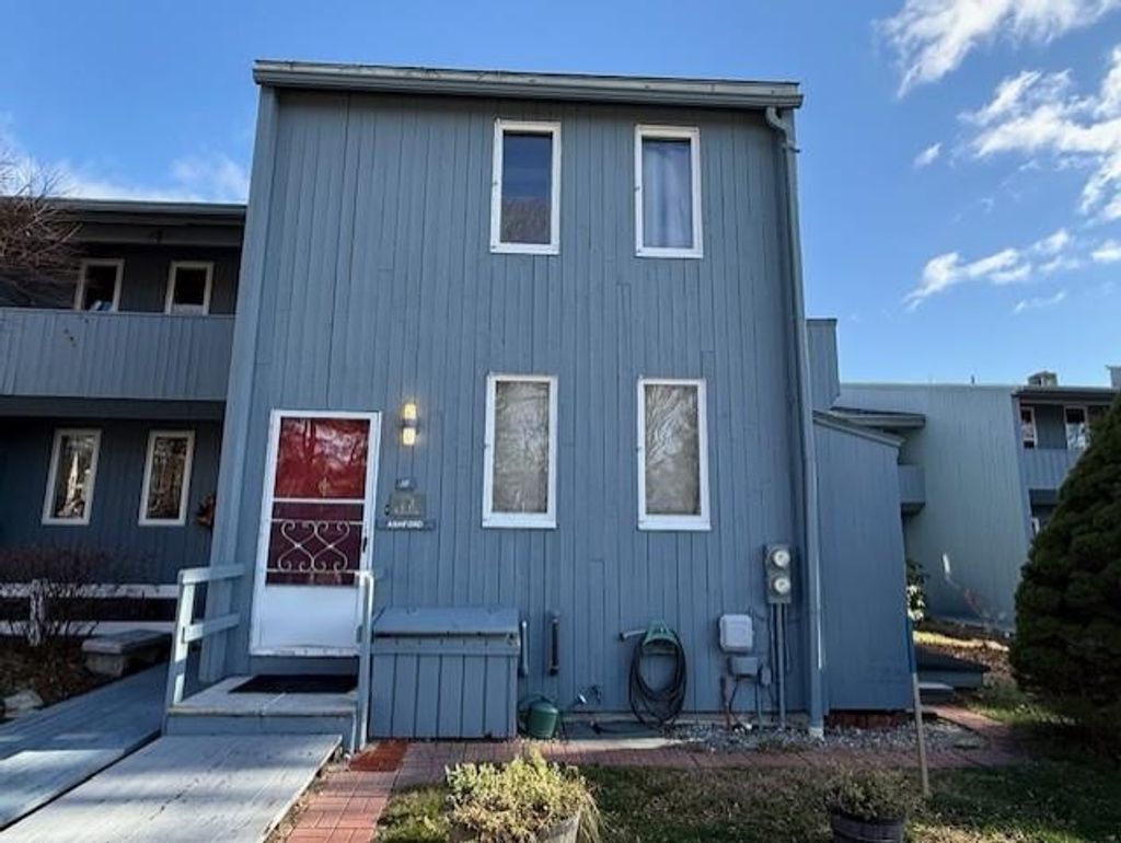 Photo of 18 Gardner Bay Road, Sunapee, NH 03782 (MLS # 5071512)