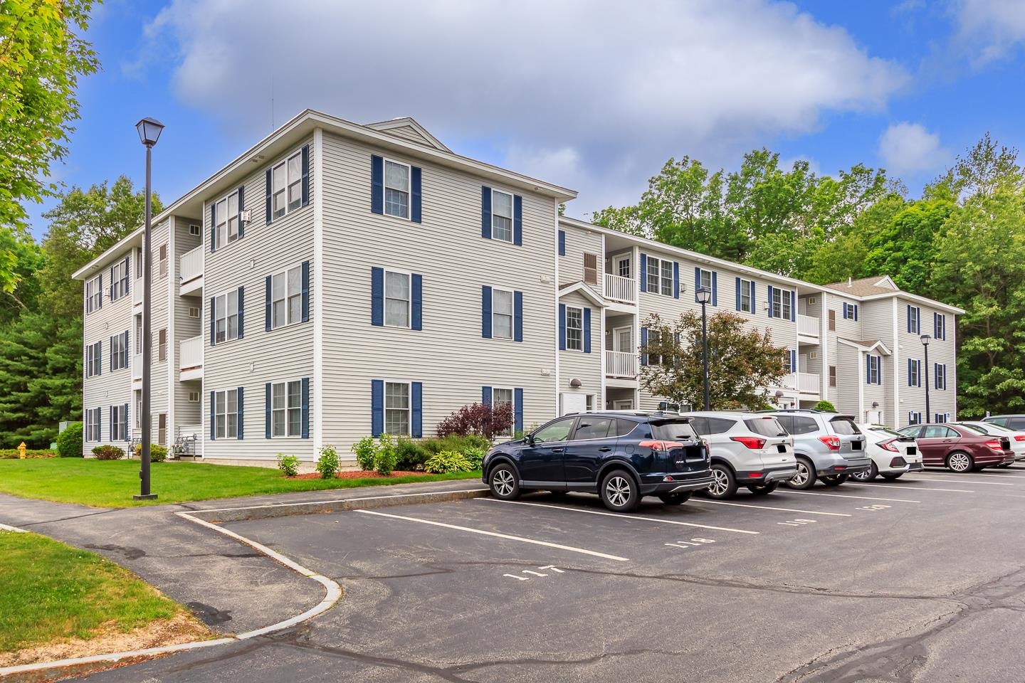 Londonderry, New Hampshire 03053, United States, 2 Bedrooms Bedrooms, ,2 BathroomsBathrooms,Residential,Pending,153250