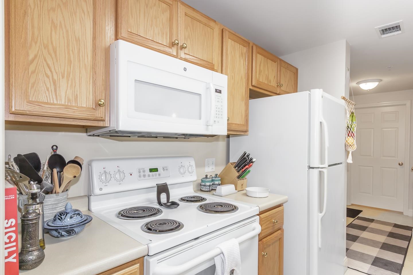 Londonderry, New Hampshire 03053, United States, 2 Bedrooms Bedrooms, ,2 BathroomsBathrooms,Residential,Pending,153250