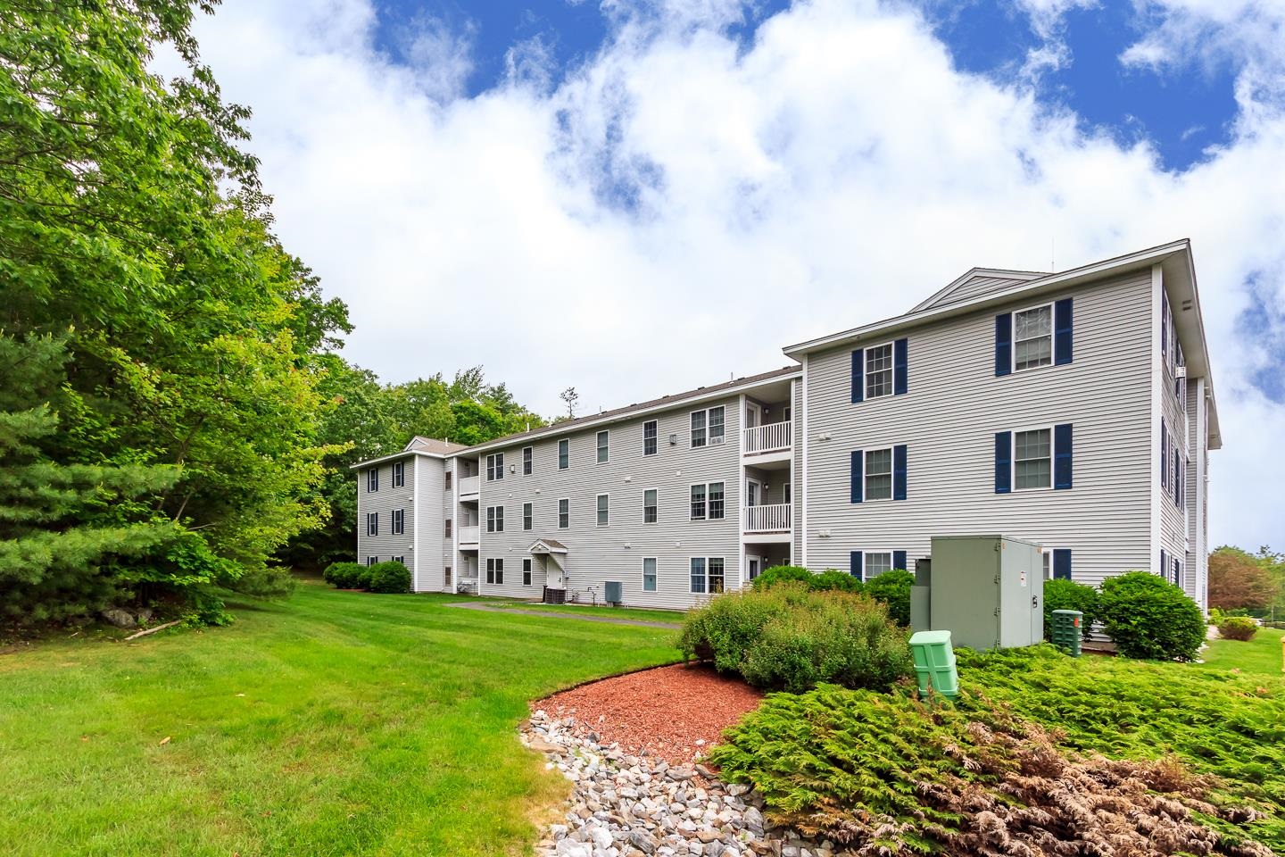 Londonderry, New Hampshire 03053, United States, 2 Bedrooms Bedrooms, ,2 BathroomsBathrooms,Residential,Pending,153250