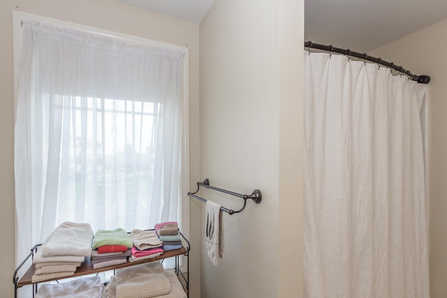 Londonderry, New Hampshire 03053, United States, 2 Bedrooms Bedrooms, ,2 BathroomsBathrooms,Residential,Pending,153250