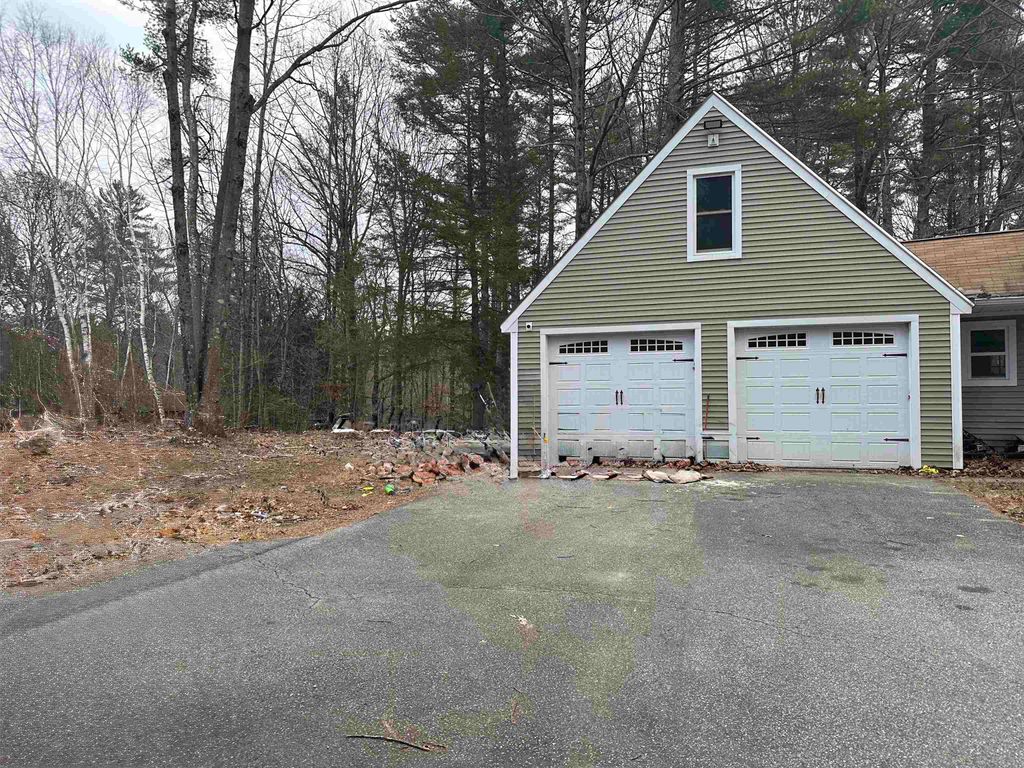 Photo of 61 Beaver Pond Road, Weare, NH 03281 (MLS # 5084054)