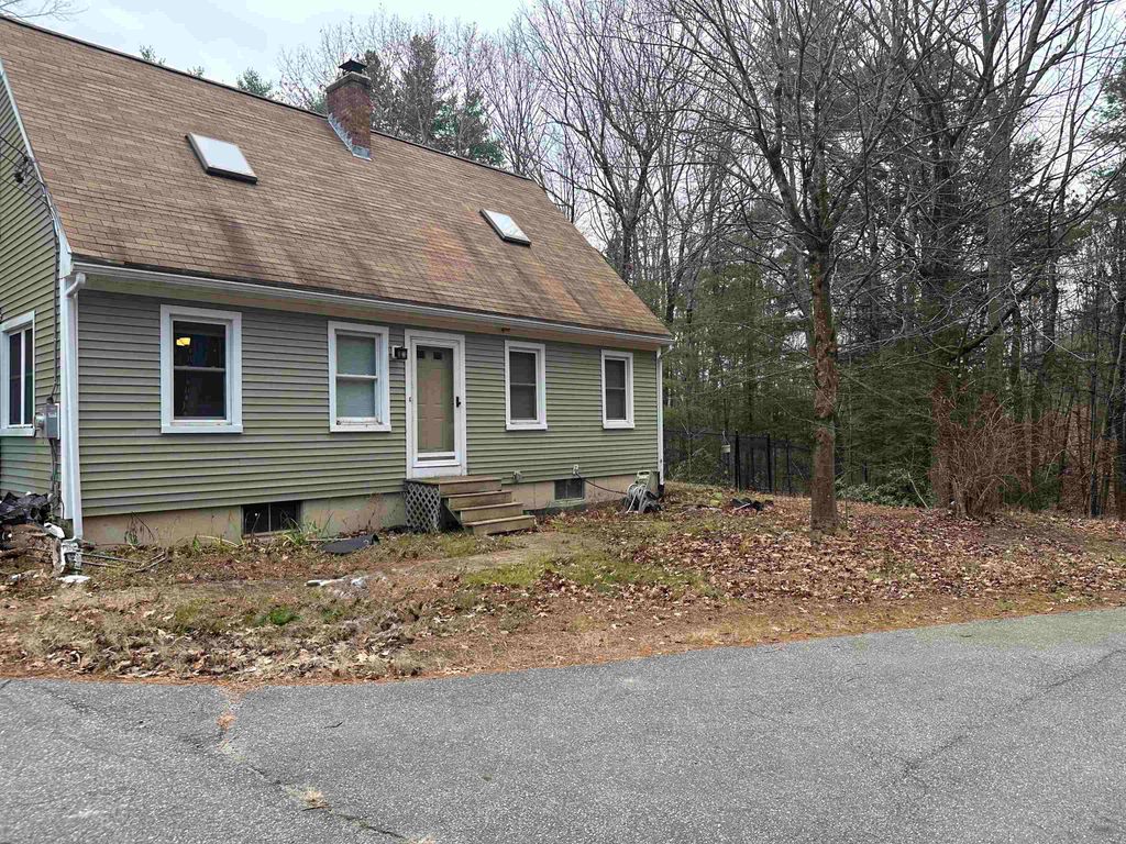 Photo of 61 Beaver Pond Road, Weare, NH 03281 (MLS # 5084054)