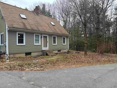 Photo of 61 Beaver Pond Road, Weare, NH 03281 (MLS # 5084054)
