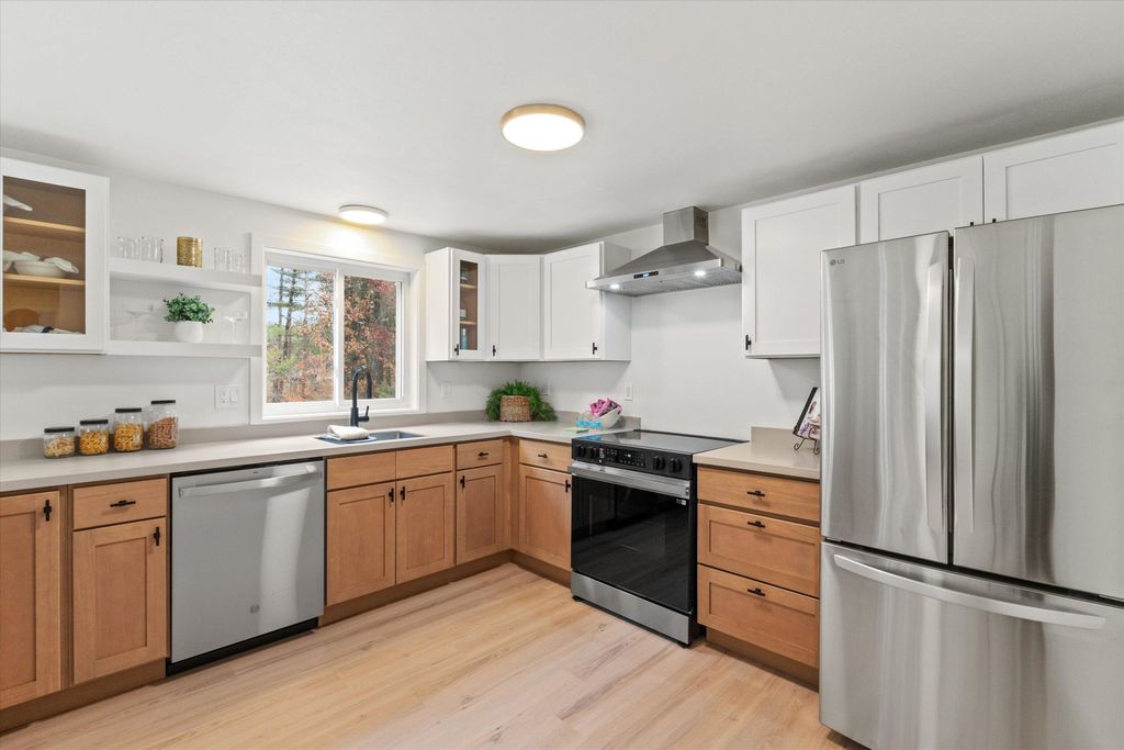 Photo of 4 Quincy Road #A, Londonderry, NH 03053 (MLS # 5070464)