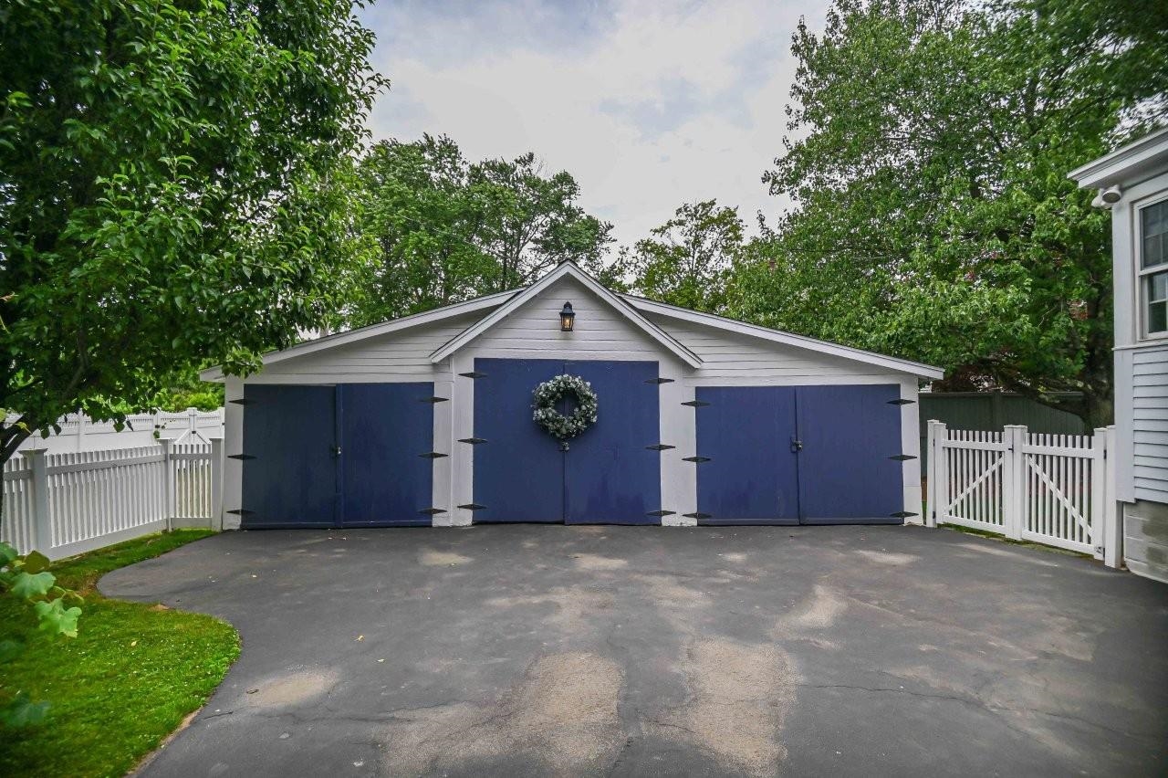 32 River Road