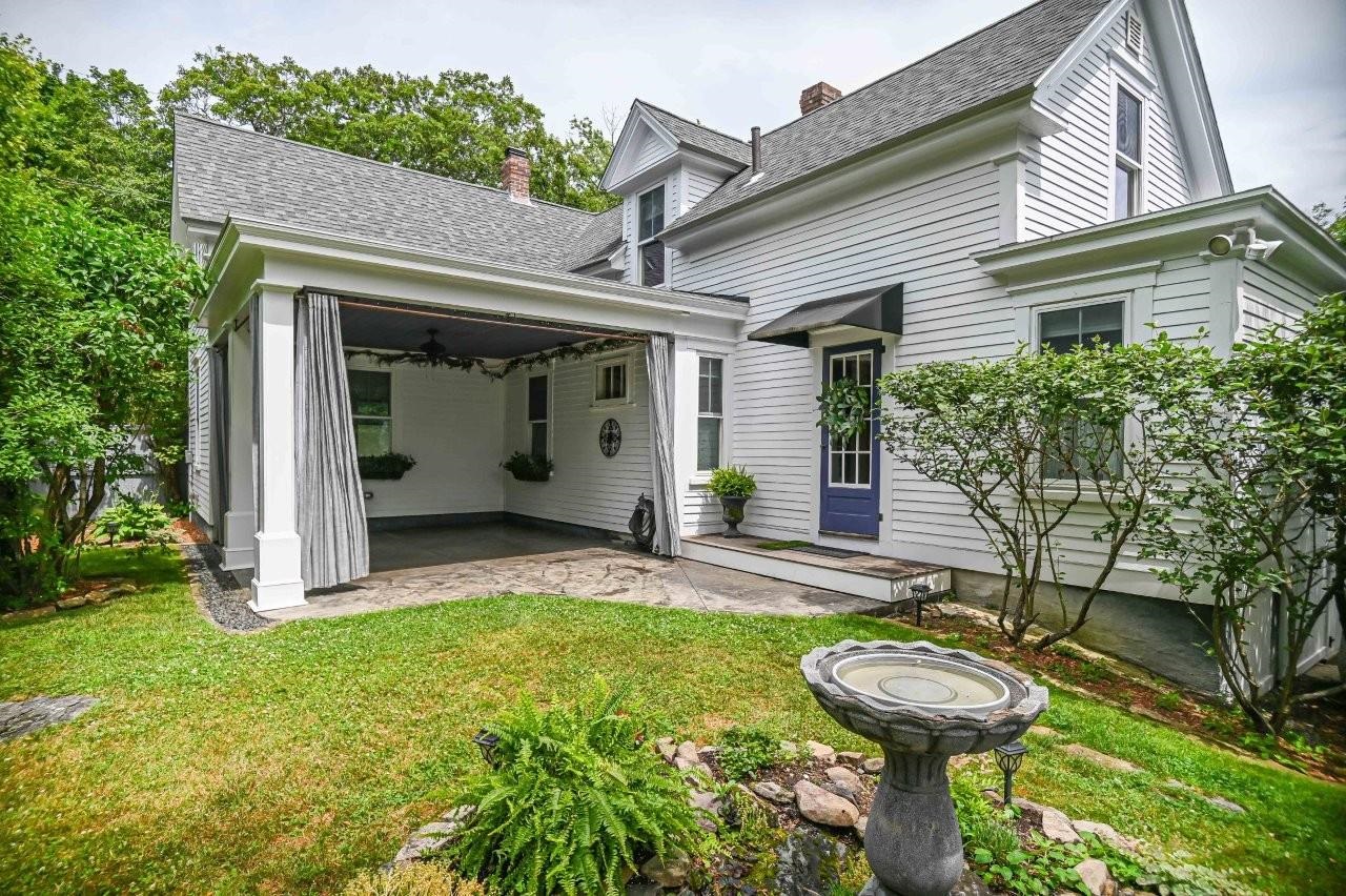 32 River Road