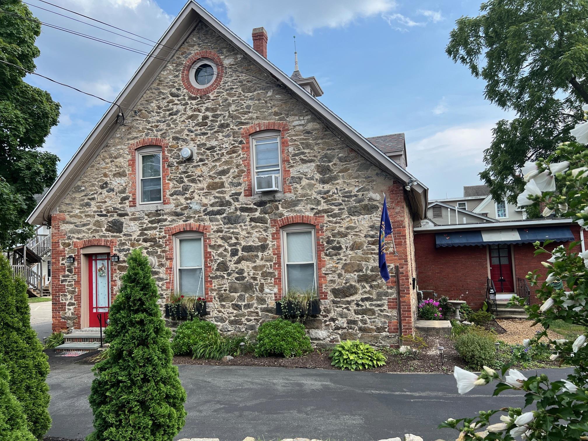 Manchester, New Hampshire 03104, United States, 4 Bedrooms Bedrooms, ,3 BathroomsBathrooms,Residential,Active,120773