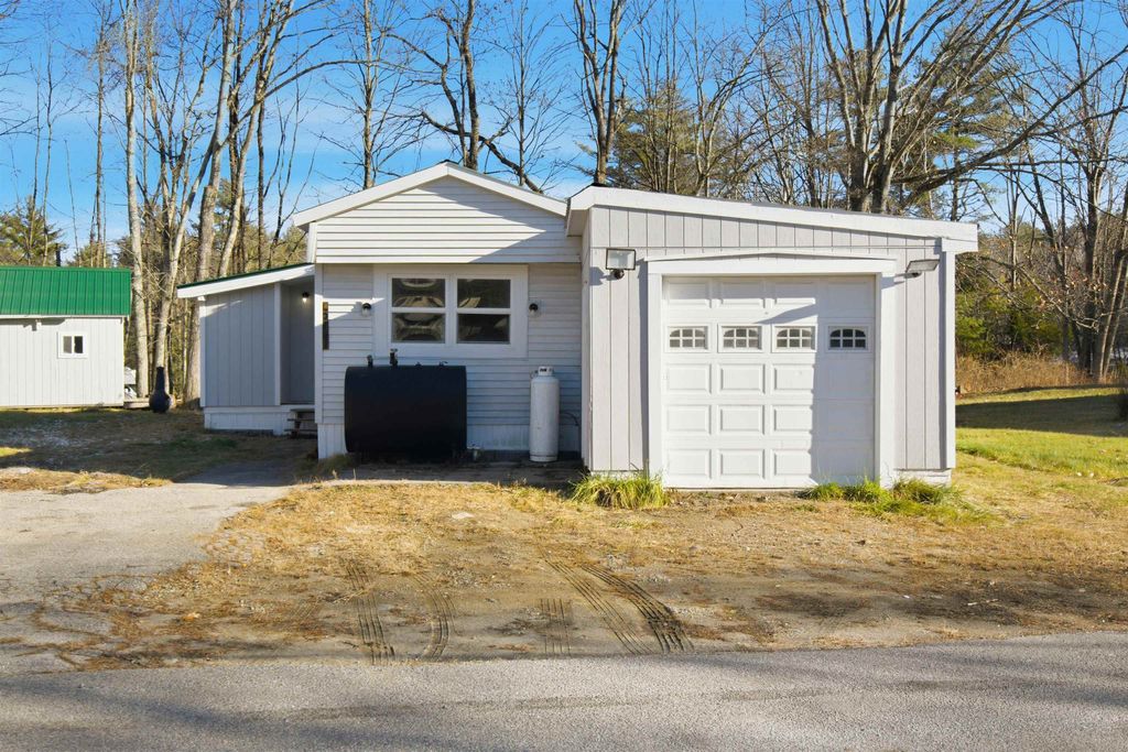 Photo of 174 South Stark Highway #1, Weare, NH 03281 (MLS # 5071059)