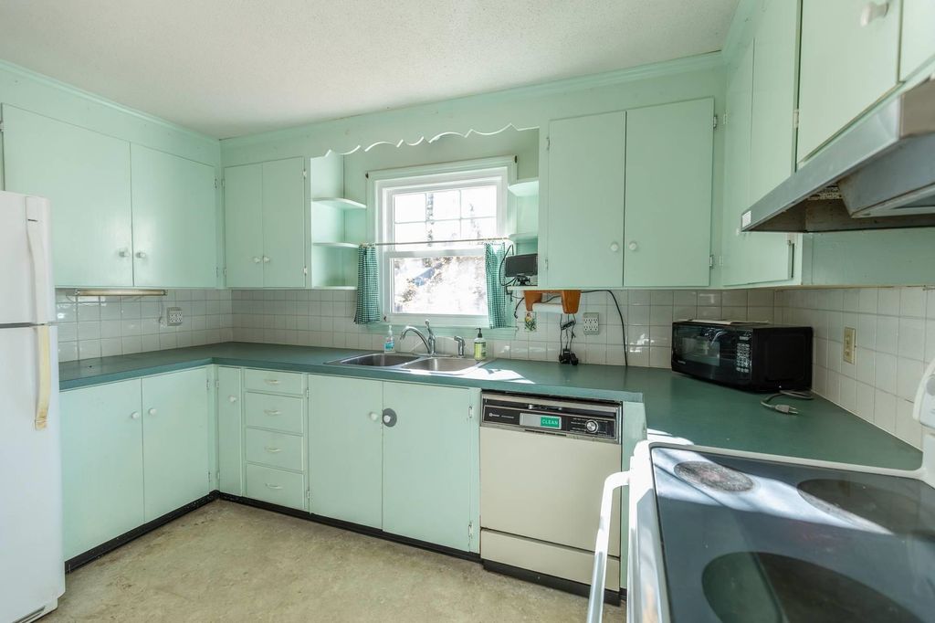 Photo of 23 Currier Avenue, Peterborough, NH 03458 (MLS # 5067602)