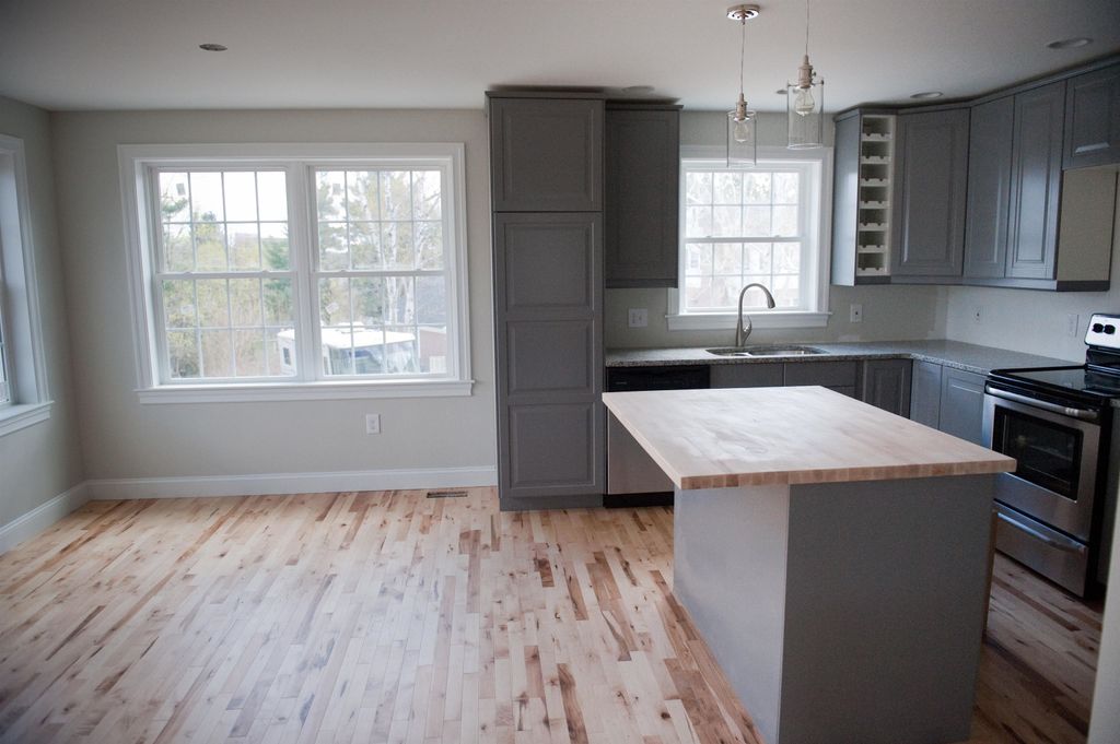 Photo of 635 Hanover Street, Manchester, NH 03104 (MLS # 5075900)