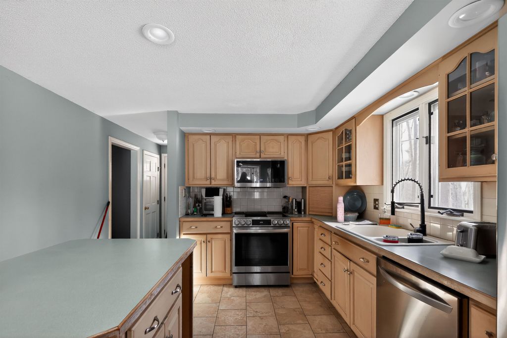 Photo of 35 Winterhill Road, Goffstown, NH 03045 (MLS # 5075242)