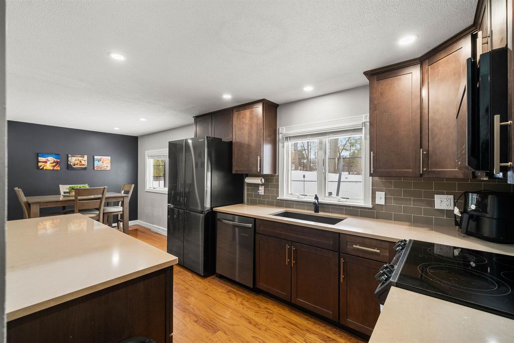 Photo of 25 Carol Avenue, Salem, NH 03079 (MLS # 5077020)