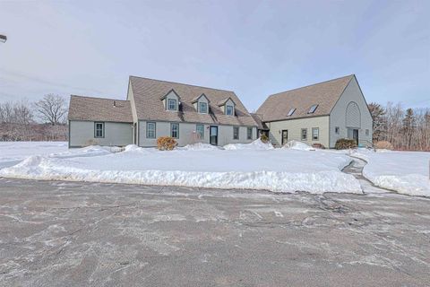 Photo of 35 Montrose Drive, Stratham, NH 03885 (MLS # 5076551)