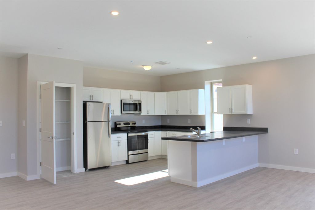 Photo of 540 Chestnut Street #8, Manchester, NH 03104 (MLS # 5066094)