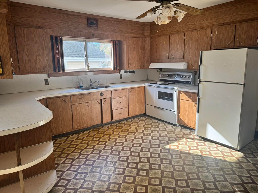 Photo of 99 Becker Street, Manchester, NH 03102 (MLS # 5067432)