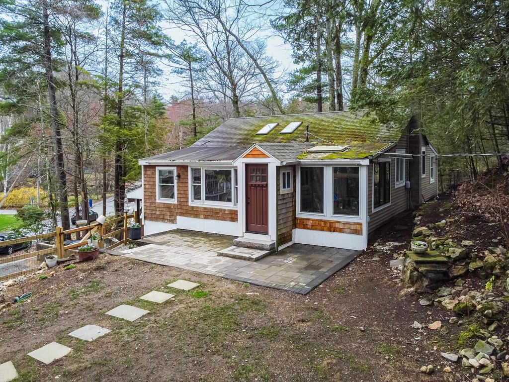 Photo of 21 Hemlock Heights Road, Atkinson, NH 03811 (MLS # 5084269)