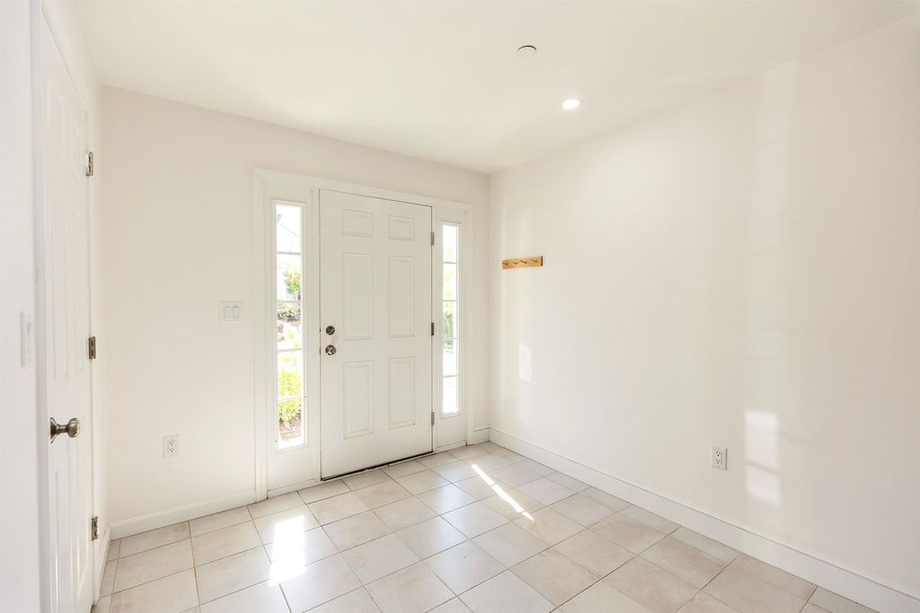 Photo of 163 Woodview Way #2, Manchester, NH 03102 (MLS # 5063974)