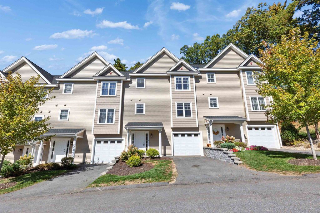 Photo of 163 Woodview Way #2, Manchester, NH 03102 (MLS # 5063974)