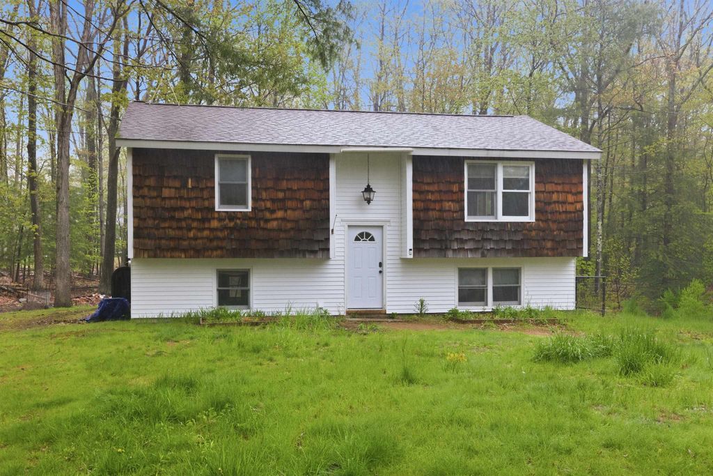 Photo of 10 Woodlawn Avenue, Northfield, NH 03276 (MLS # 5075779)