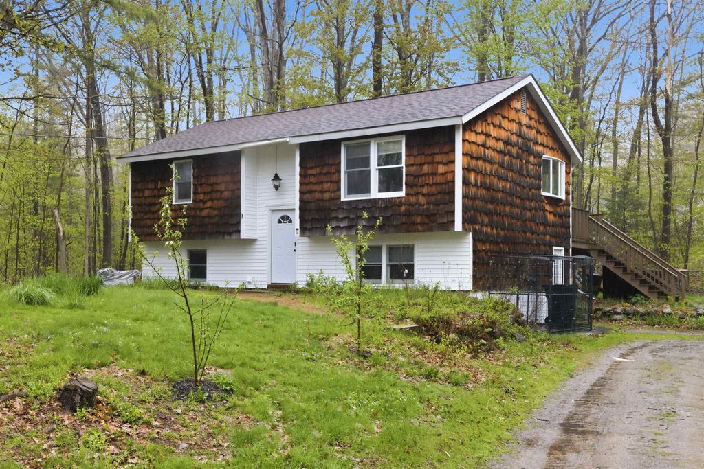 Photo of 10 Woodlawn Avenue, Northfield, NH 03276 (MLS # 5075779)