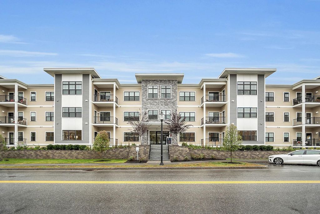 Photo of 55 Pointe Place #304, Dover, NH 03820 (MLS # 5064947)