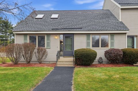 22 Eastmeadow Way Manchester NH 03109