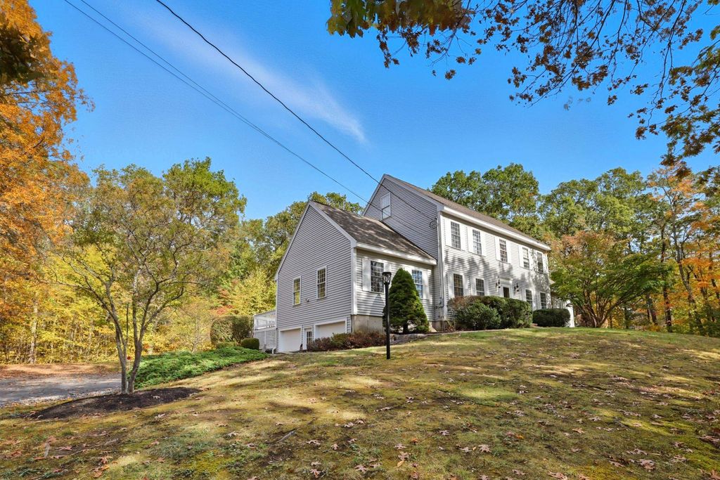 Photo of 13 Cottonwood Road, Plaistow, NH 03865 (MLS # 5066155)