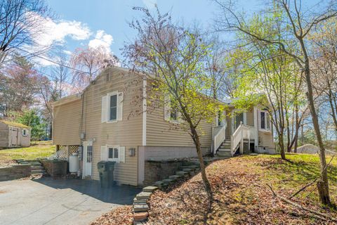 Photo of 10 Beacon Street, Londonderry, NH 03053 (MLS # 5085748)
