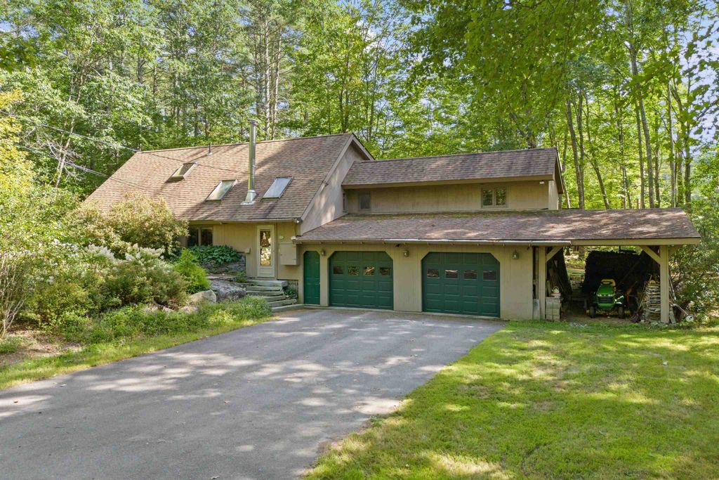 Photo of 325 Stark Highway North Hwy, Dunbarton, NH 03046 (MLS # 5058285)