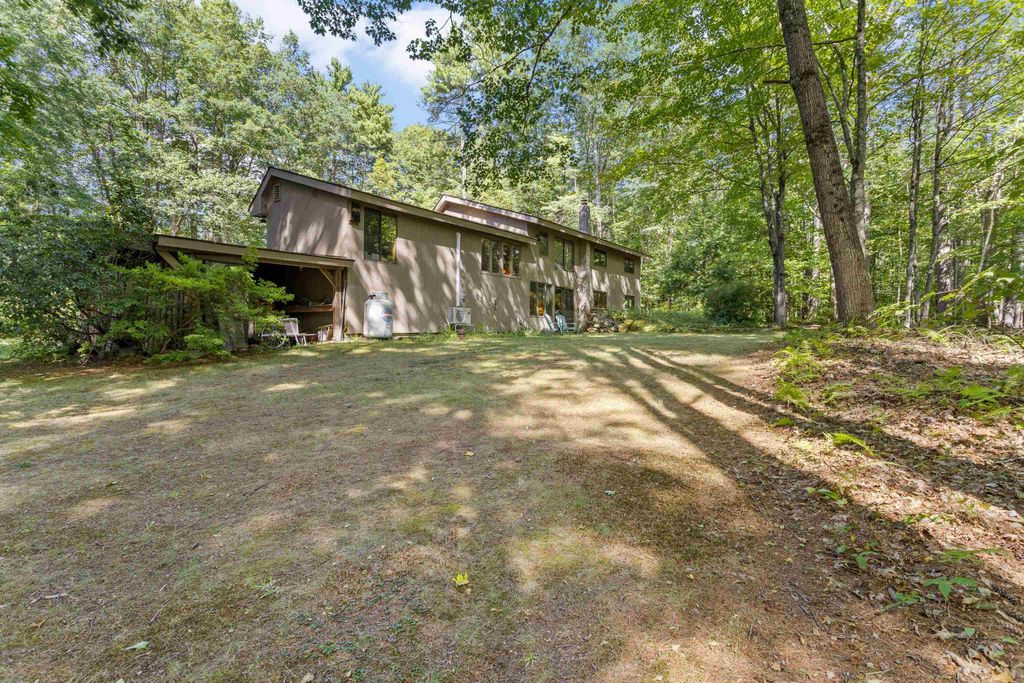 Photo of 325 Stark Highway North Hwy, Dunbarton, NH 03046 (MLS # 5058285)