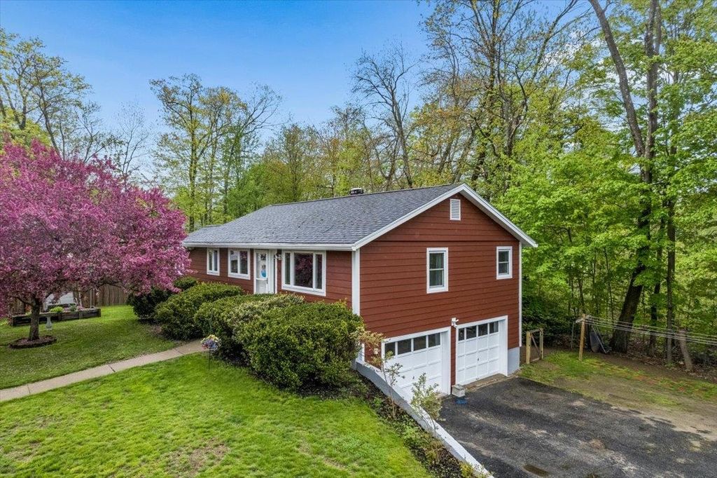 Photo of 36 Oakwood Circle, Milford, NH 03055 (MLS # 5089600)